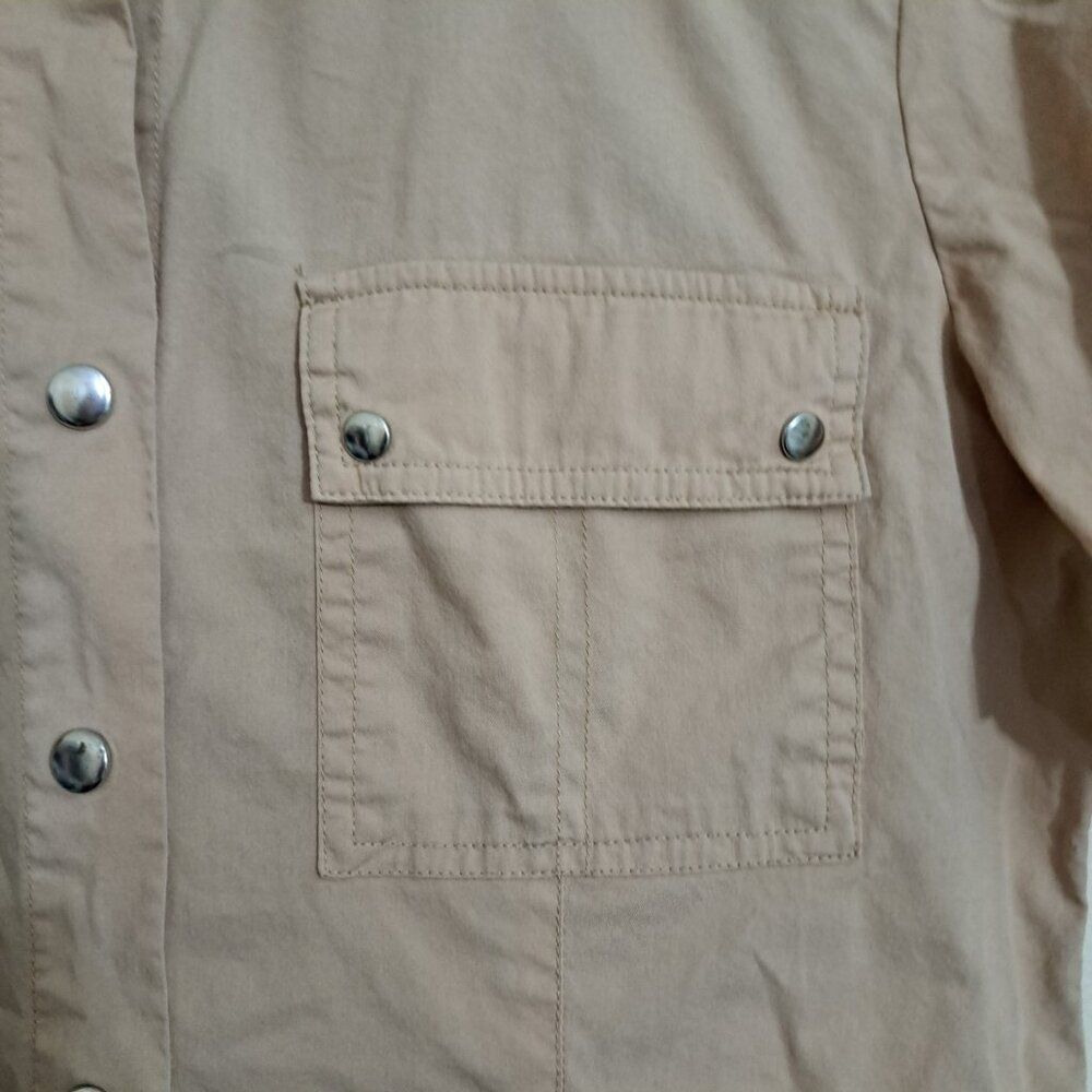 ​Ellen Tracy  Blouse Top Shirt Roll Tab Sleeves snap Up Stretch Size 6 - Picture 7 of 8